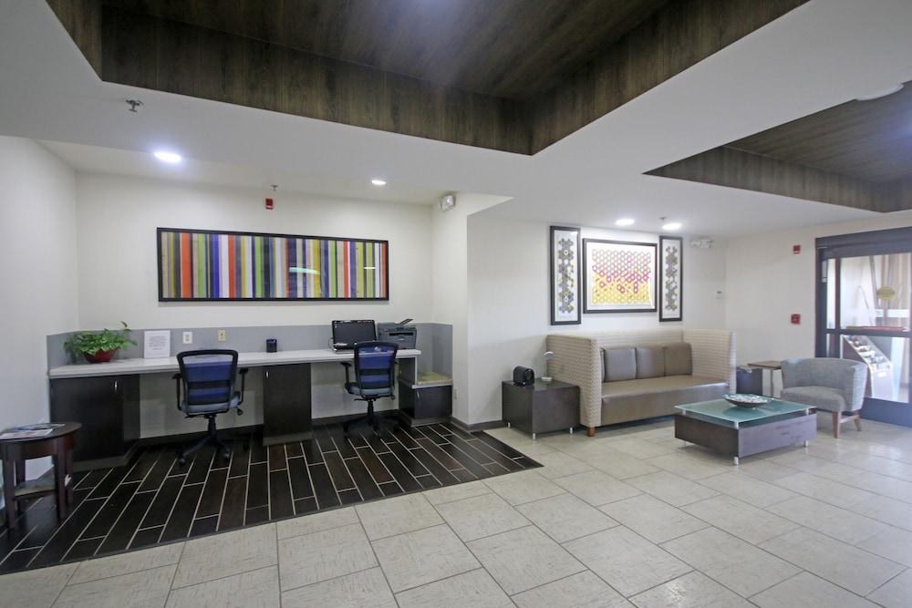 Holiday Inn Express Hotel & Suites Greensboro-East By Ihg Zewnętrze zdjęcie