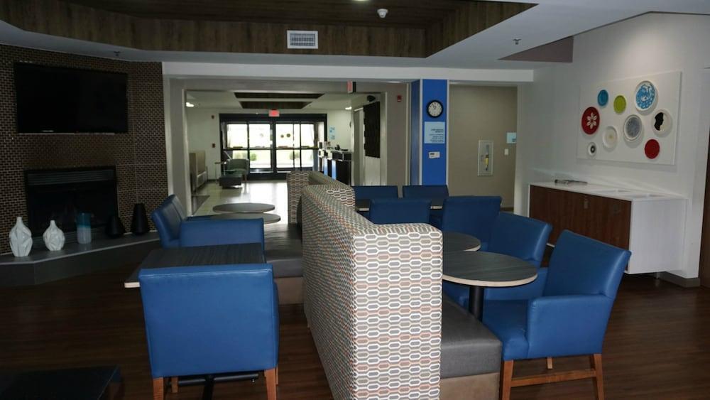 Holiday Inn Express Hotel & Suites Greensboro-East By Ihg Zewnętrze zdjęcie