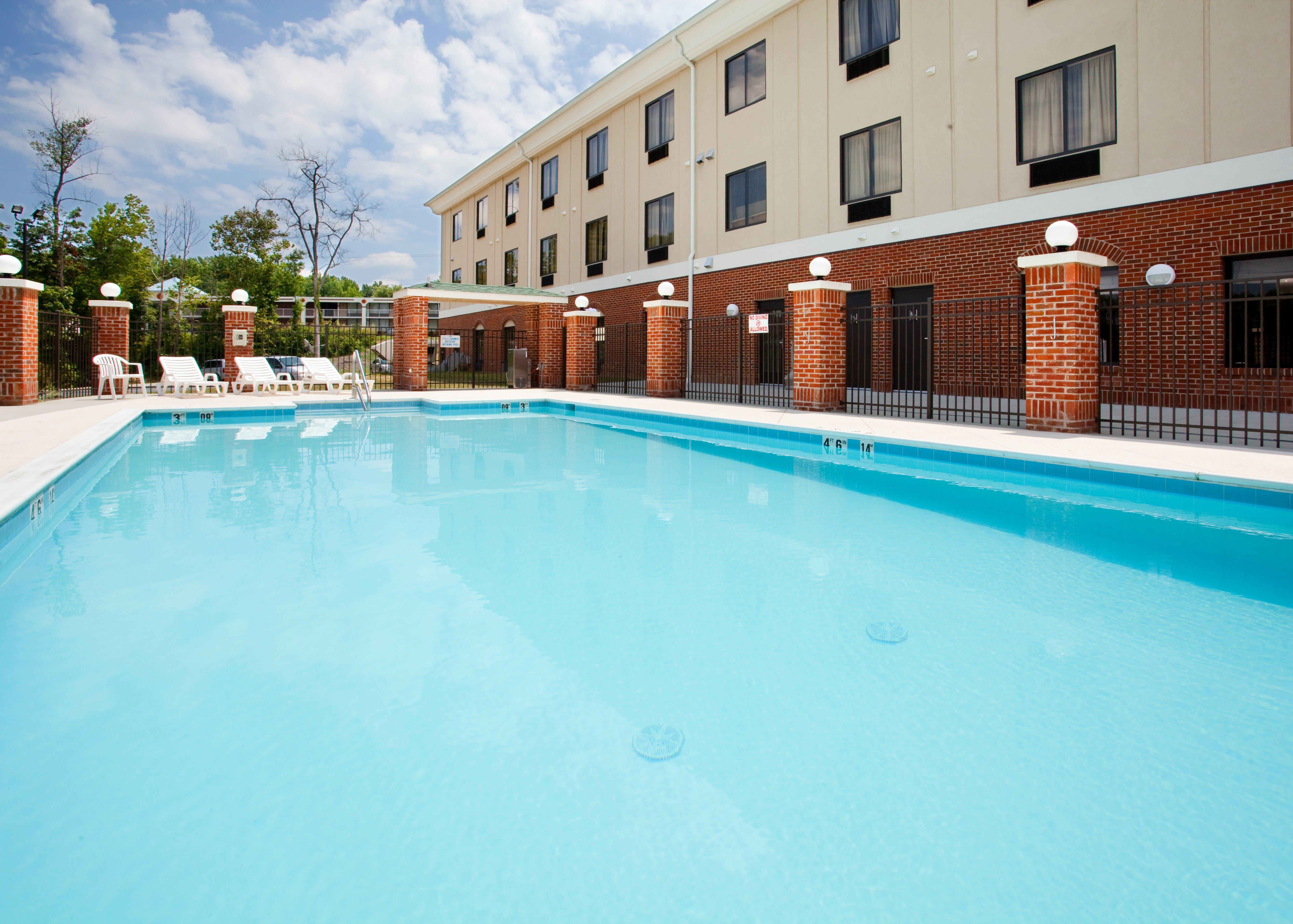 Holiday Inn Express Hotel & Suites Greensboro-East By Ihg Zewnętrze zdjęcie
