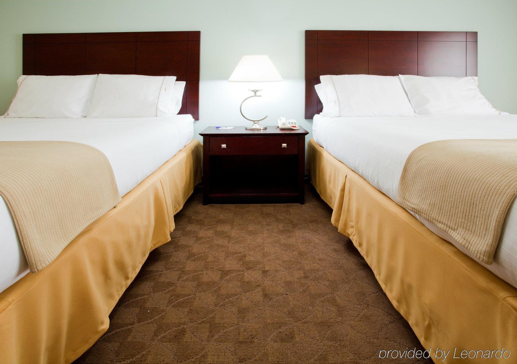 Holiday Inn Express Hotel & Suites Greensboro-East By Ihg Zewnętrze zdjęcie