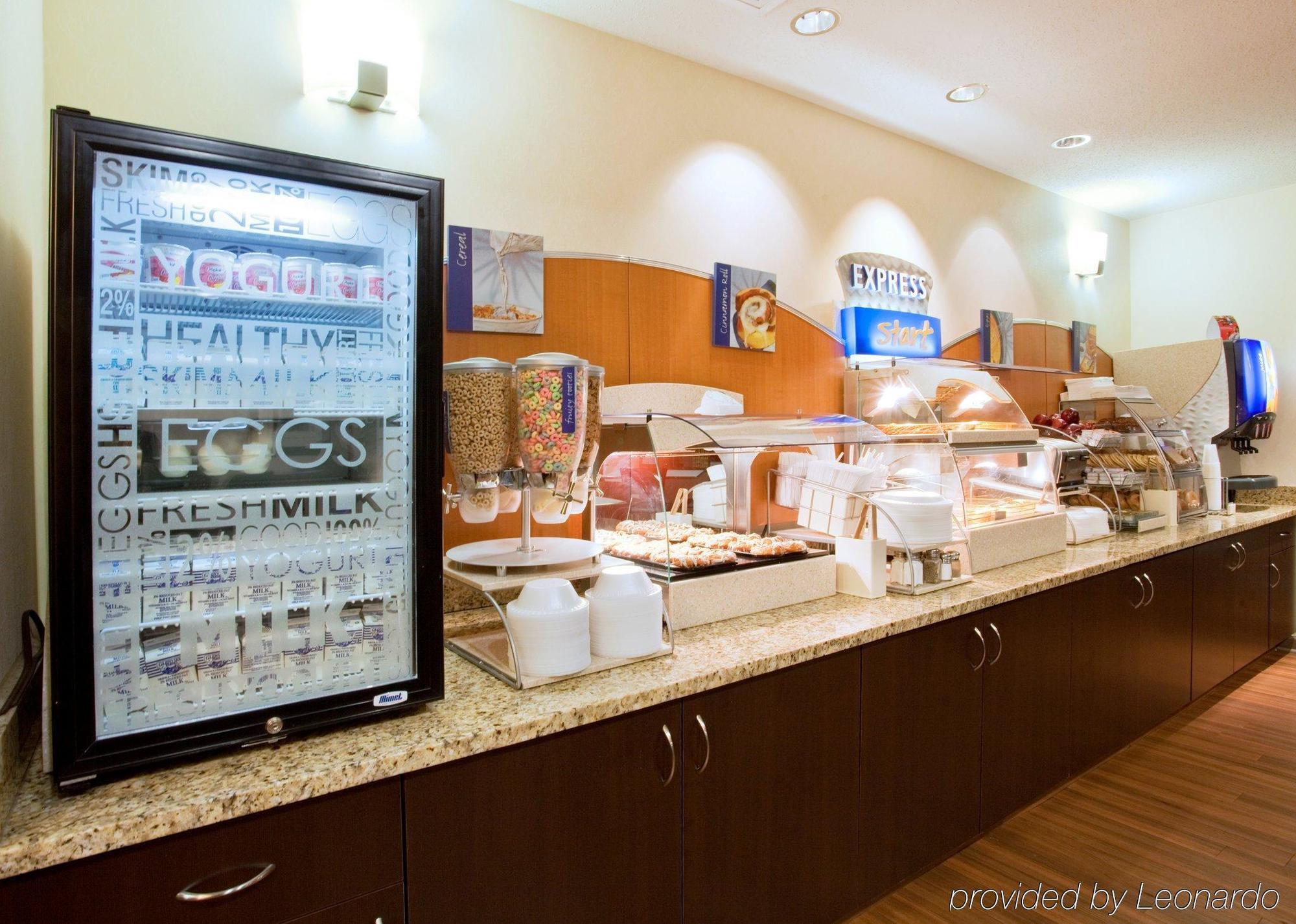 Holiday Inn Express Hotel & Suites Greensboro-East By Ihg Zewnętrze zdjęcie