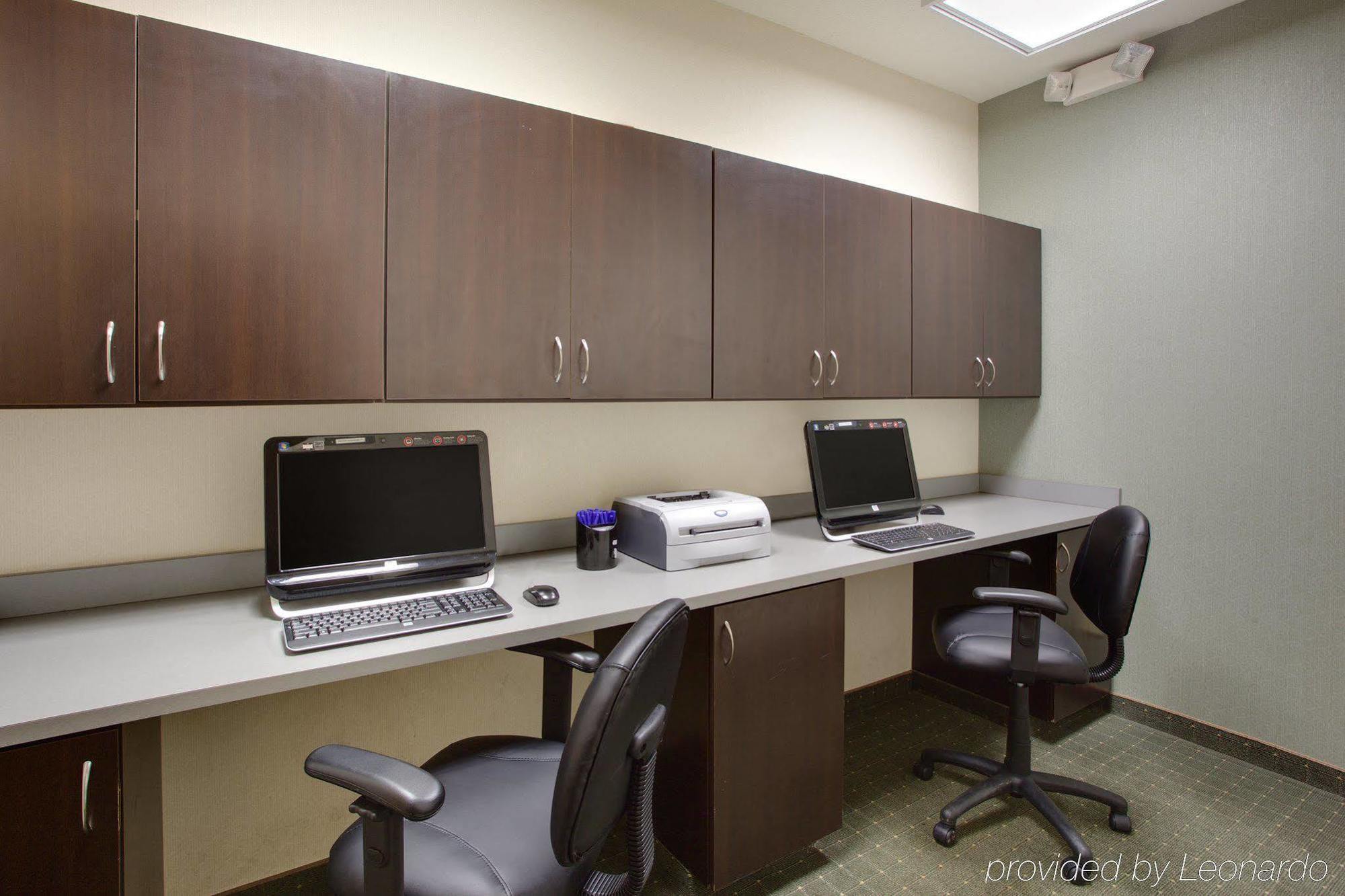 Holiday Inn Express Hotel & Suites Greensboro-East By Ihg Zewnętrze zdjęcie