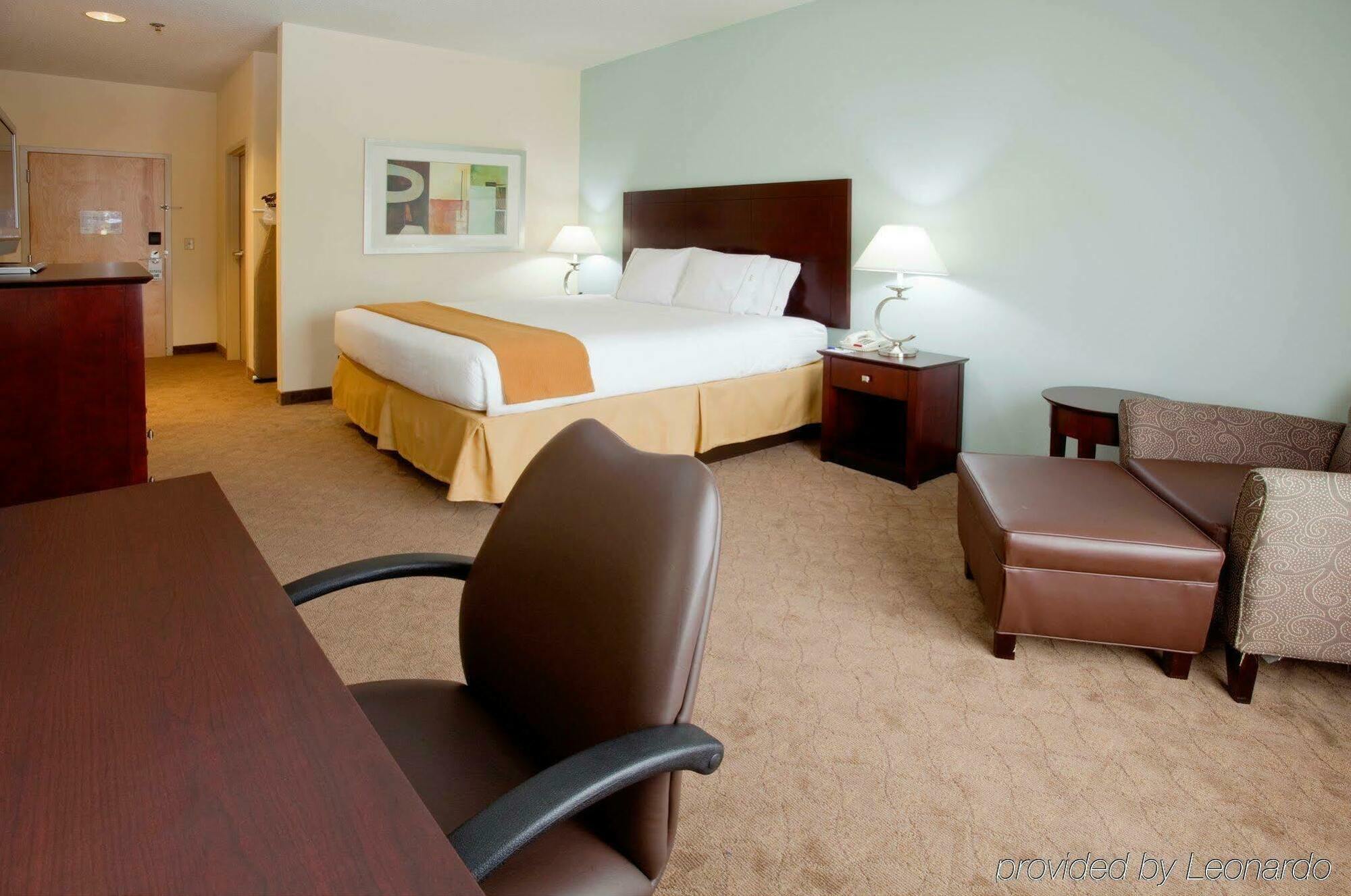 Holiday Inn Express Hotel & Suites Greensboro-East By Ihg Zewnętrze zdjęcie